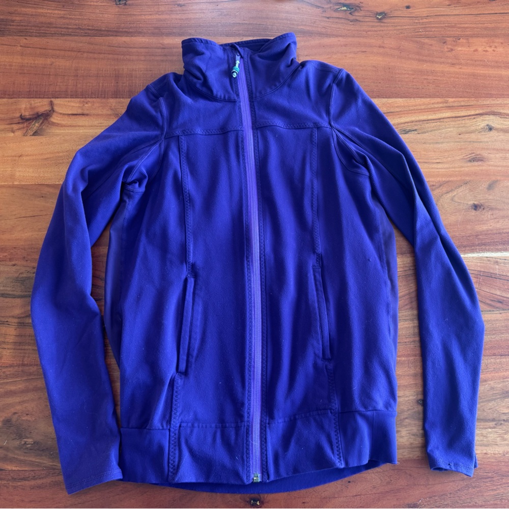 Lulemon Woman’s stretch Running/workout jacket.